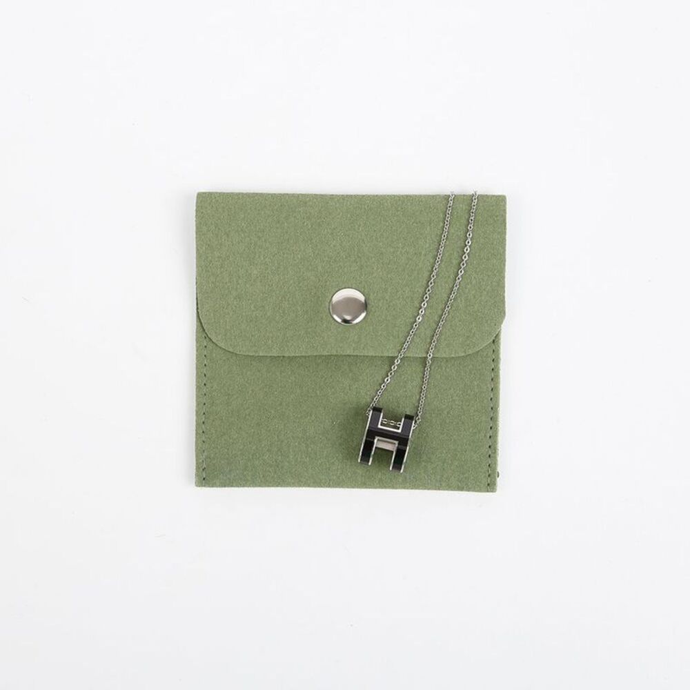 Popashu Pendant Necklace
